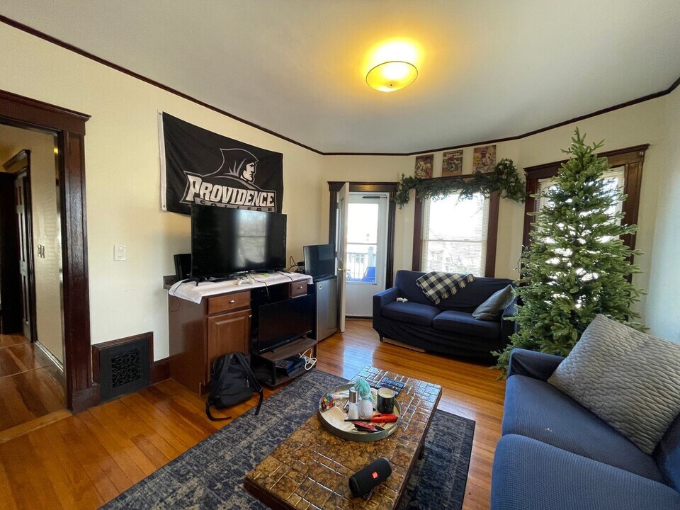 45 Hobson St in Boston, MA - Building Photo