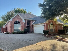 2102 Hunter Pl Ln in Arlington, TX - Building Photo