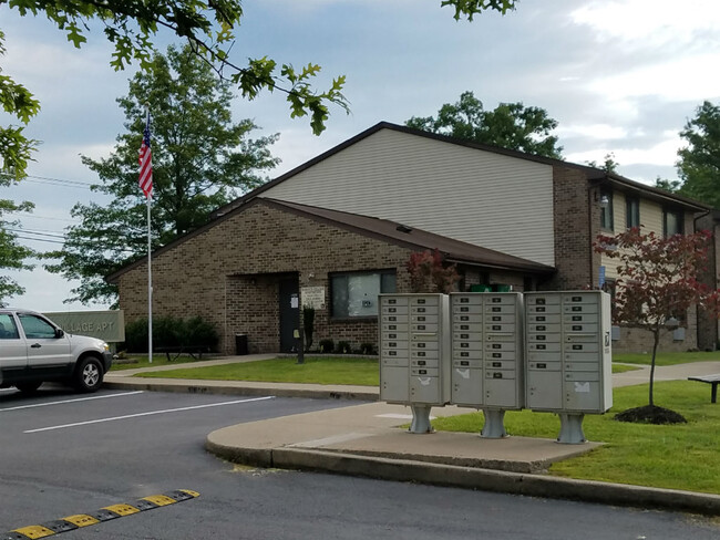 Roberts Village Apartments in Beaver, WV - Foto de edificio - Building Photo