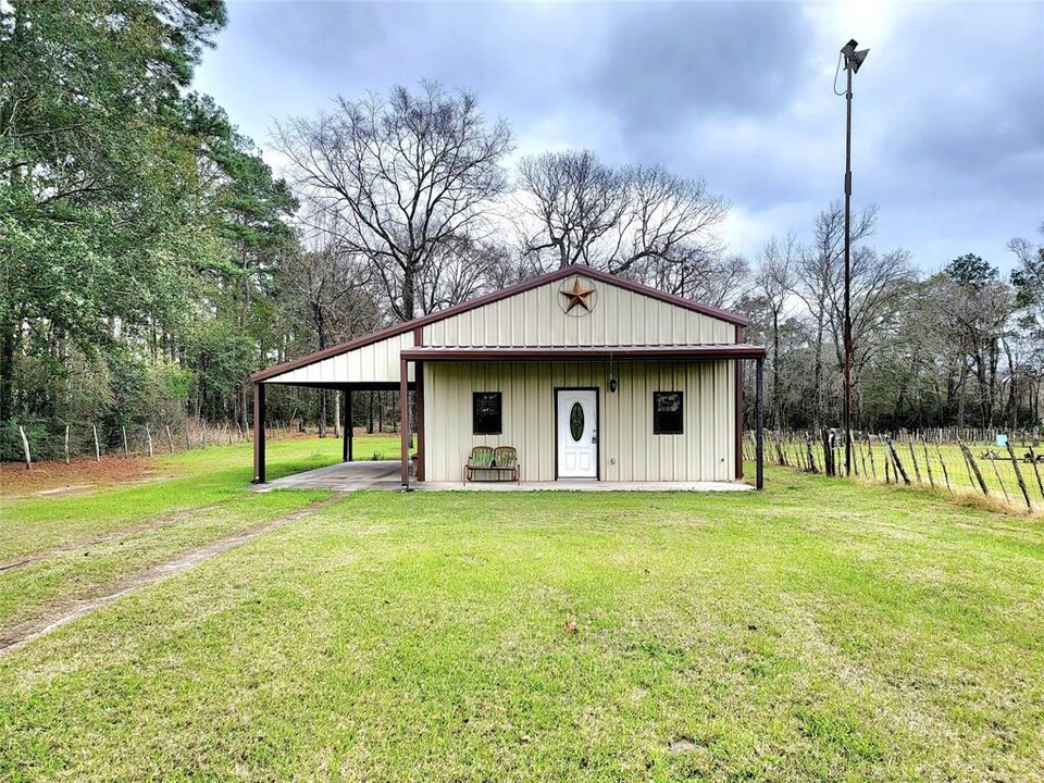 11981 Old County Rd in Willis, TX - Building Photo