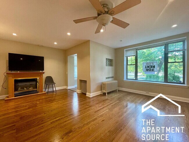 2541 W Logan Blvd, Unit 1W in Chicago, IL - Building Photo - Building Photo