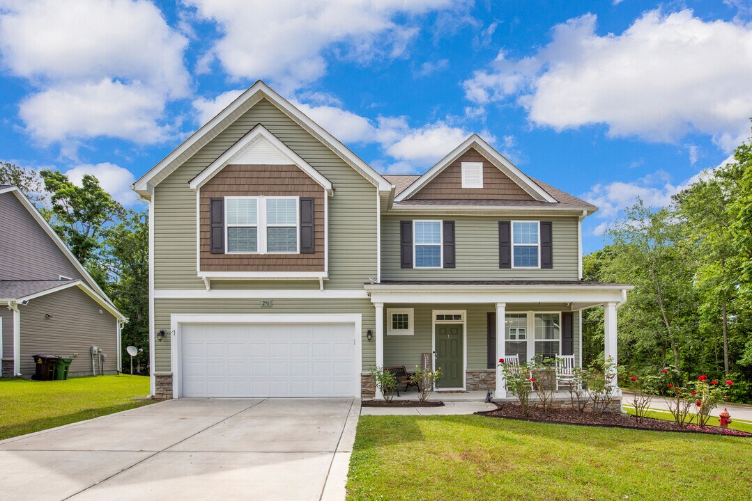 296 Birch Ave in Spring Lake, NC - Foto de edificio