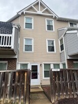 4308 Pembrook Village Dr in Alexandria, VA - Building Photo