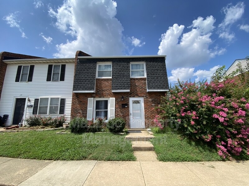 129 Hickok Cir in Fredericksburg, VA - Building Photo
