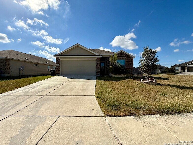 8127 Glasgow Dr in San Antonio, TX - Foto de edificio