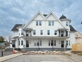 1017 White Pl in Utica, NY - Building Photo