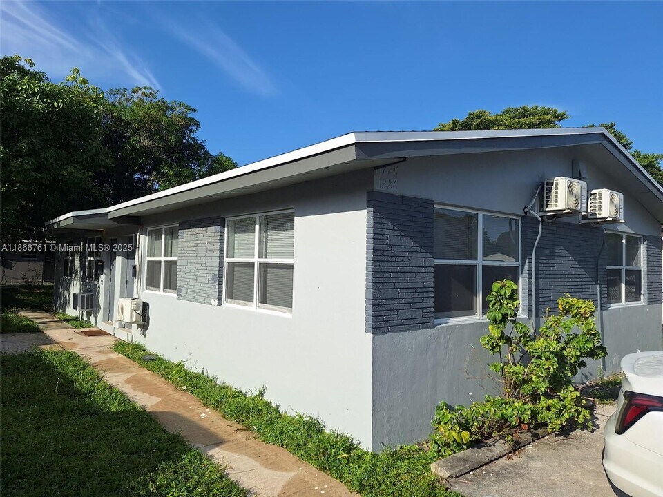 1226 Sesame St in Opa Locka, FL - Building Photo