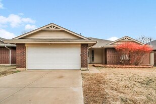 16 N Greengate Dr in Yukon, OK - Building Photo