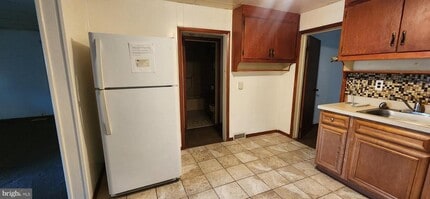 5 Oak Ave in Pasadena, MD - Building Photo - Building Photo