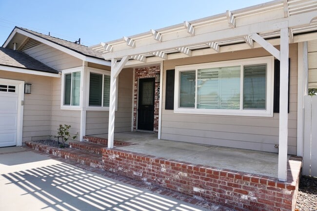 560 Gerry St in La Habra, CA - Building Photo - Building Photo