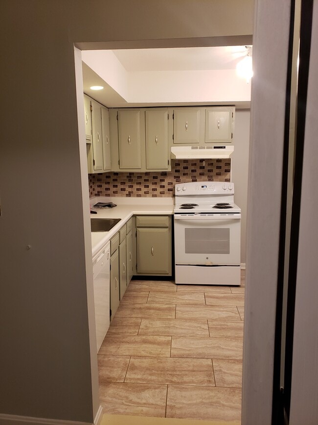 79 Claudia Dr, Unit 447 in West Haven, CT - Building Photo - Building Photo