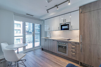 77 Mutual St in Toronto, ON - Building Photo - Building Photo