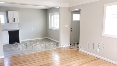 15161 Harrison St in Livonia, MI - Foto de edificio - Building Photo