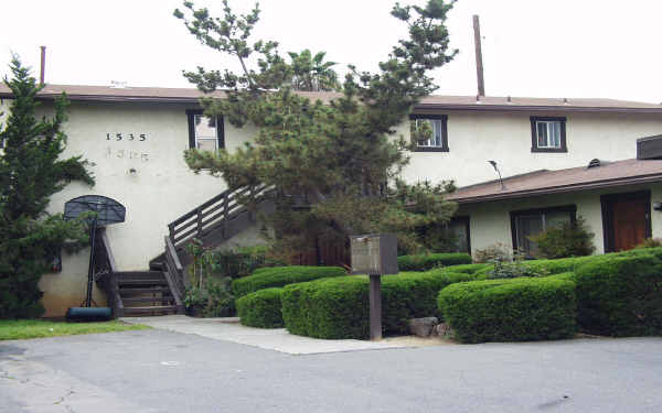 1535 S Maple in Escondido, CA - Foto de edificio - Building Photo