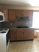 114 Read Ave, Unit 1st in Coventry, RI - Building Photo