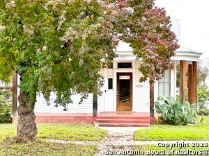 902 N Pine St in San Antonio, TX - Building Photo - Building Photo