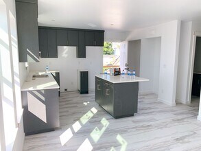 828 N Garden St-Unit -#201 in Bellingham, WA - Building Photo - Building Photo