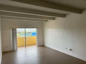 7410 SW 82nd St in Miami, FL - Building Photo