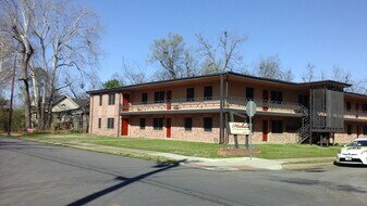 Holiday Apartments in Paris, TX - Building Photo