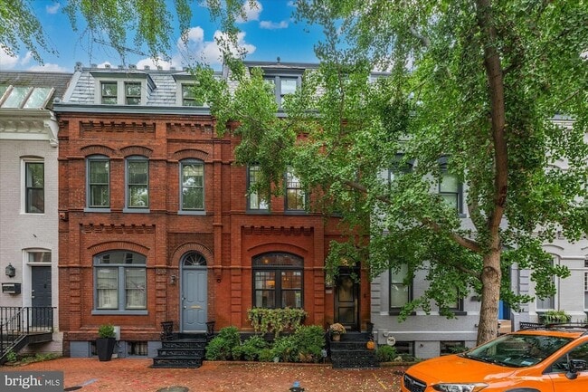 property at 1524 Swann St NW