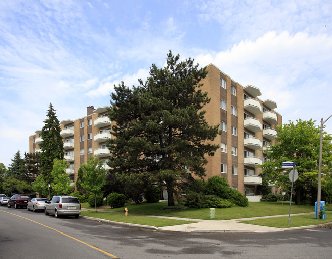 Quovadis Apartments in Toronto, ON - Building Photo - Primary Photo