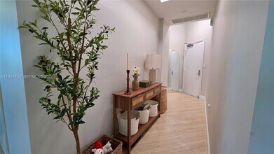 20000 E Country Club Dr, Unit 402 in Aventura, FL - Foto de edificio - Building Photo