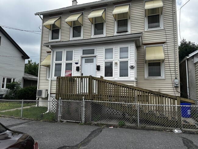 410 E Mine St