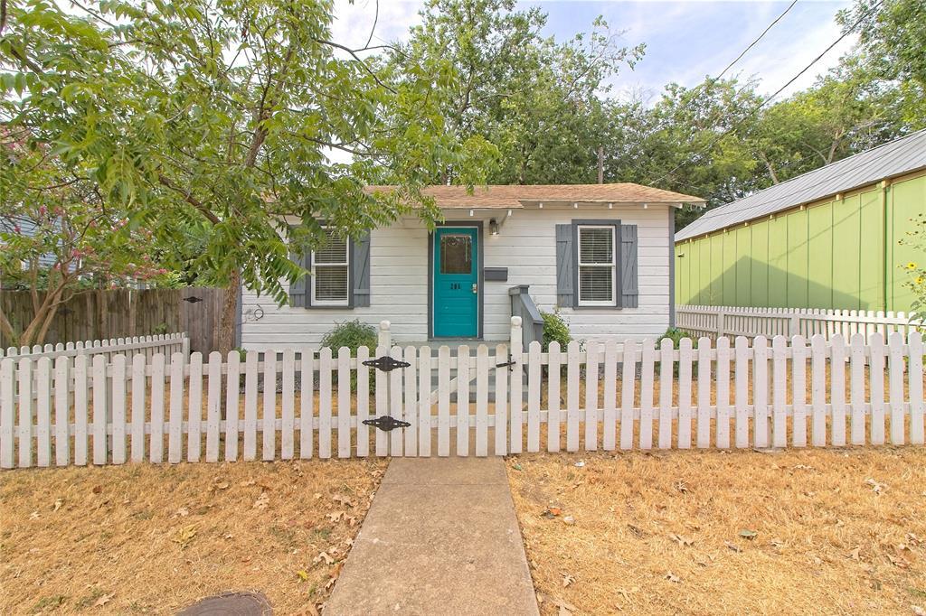 206 E 6th St in Georgetown, TX - Building Photo