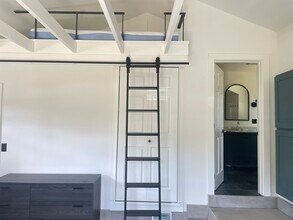 2220 Belmont Ave in Hood River, OR - Building Photo - Building Photo