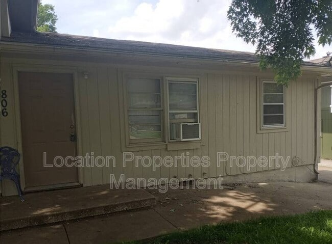 property at 806 W 25th St