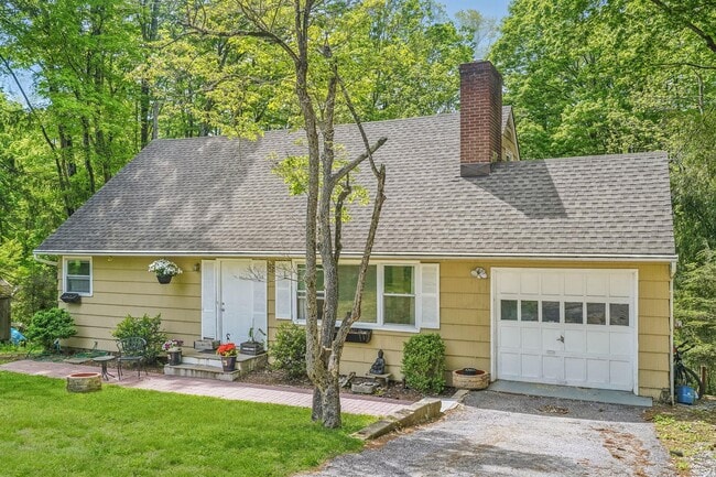 property at 13 Glenwood Rd