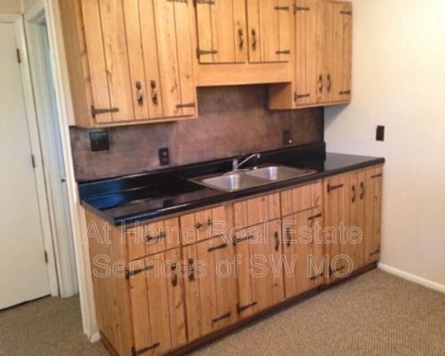 1843-B E Monroe St in Springfield, MO - Building Photo - Building Photo