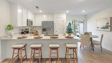 6841 Lake Mist Ln in Jacksonville, FL - Building Photo - Building Photo