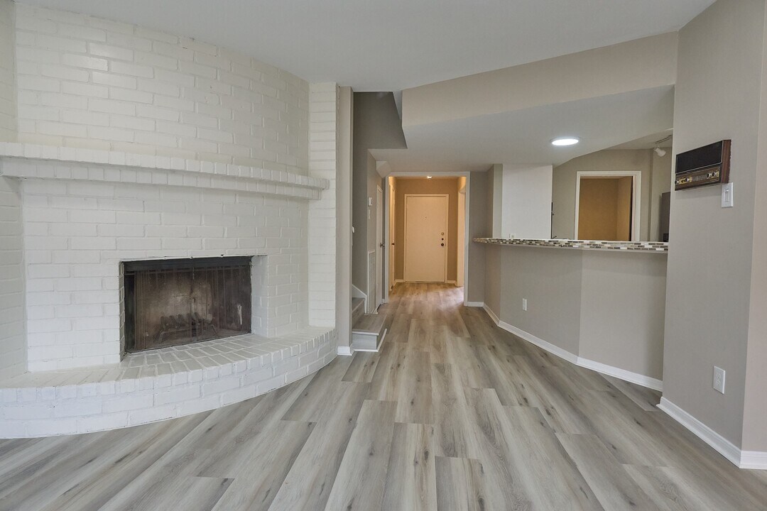 14662 Perthshire Rd in Houston, TX - Building Photo