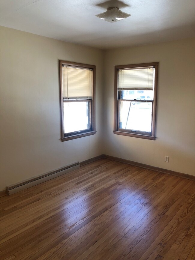 5737 N 91st St in Milwaukee, WI - Foto de edificio - Building Photo