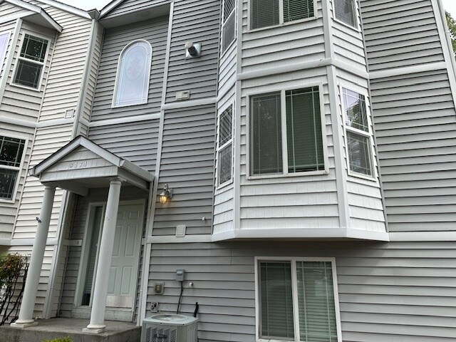 8434 13th Ave SE in Olympia, WA - Building Photo