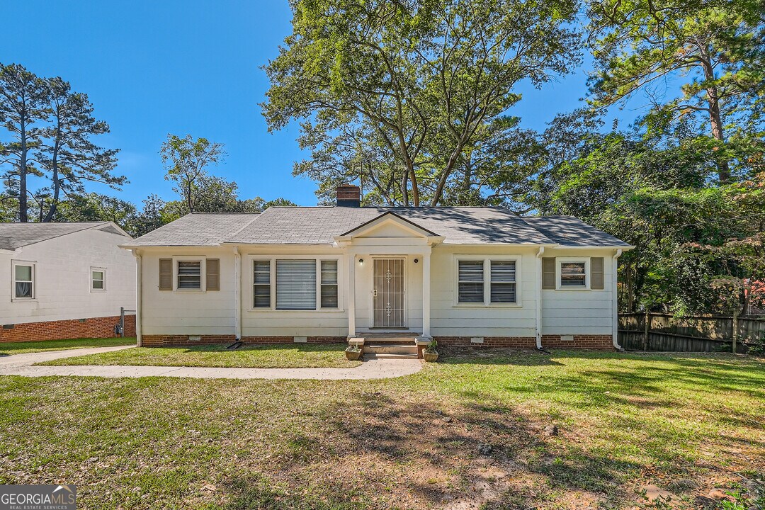3043 Cloverhurst Dr in East Point, GA - Building Photo