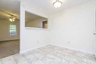 318 Freeport Dr in Lawrenceville, GA - Building Photo - Building Photo