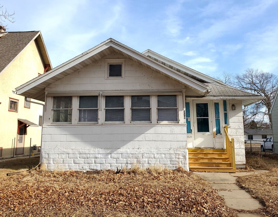 310 Cutler St in Waterloo, IA - Building Photo