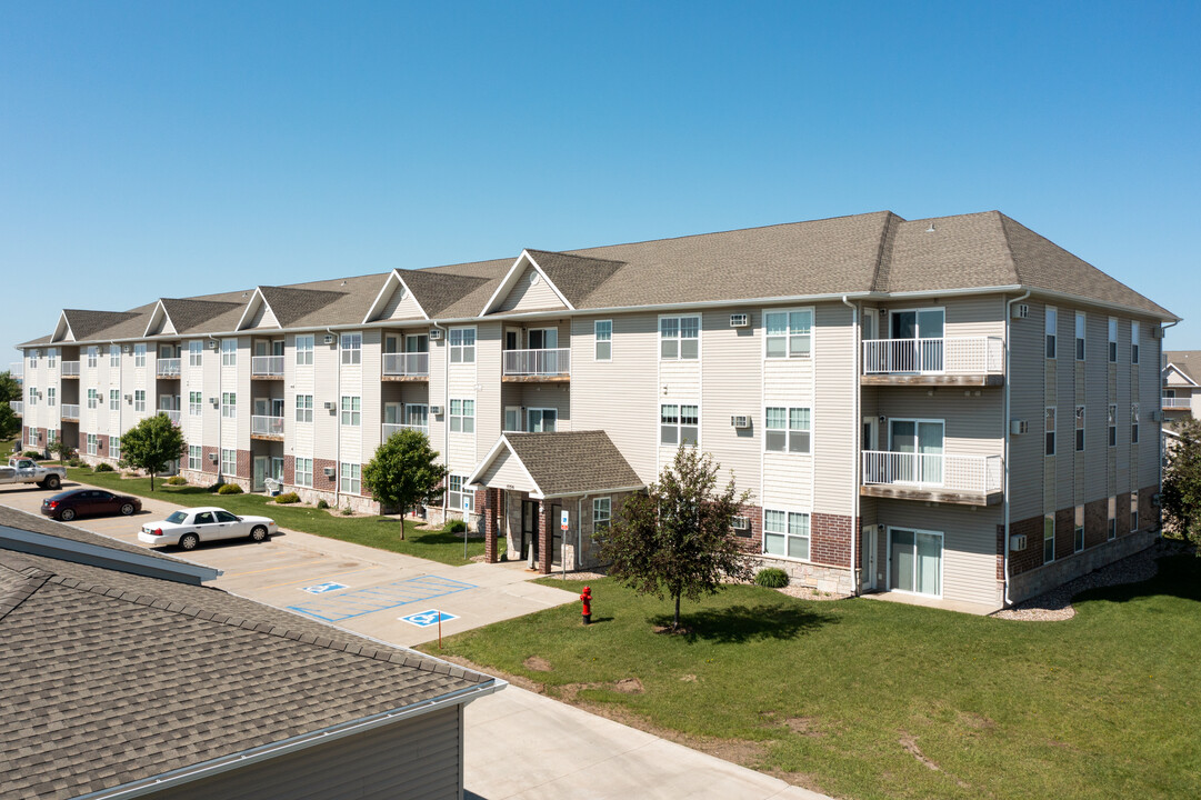 Raven Ridge Apartments in Dickinson, ND - Building Photo