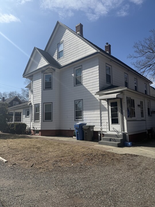 63 Ridge St in Manchester, CT - Building Photo