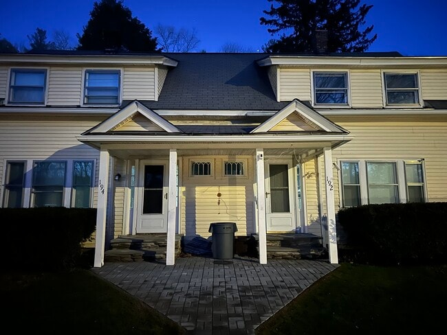 192 Chapel St in Leicester, MA - Building Photo - Building Photo