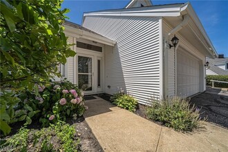 5760 Emerald Ridge Pkwy in Solon, OH - Building Photo - Building Photo