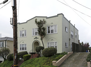 537 Mandana Blvd in Oakland, CA - Building Photo - Building Photo