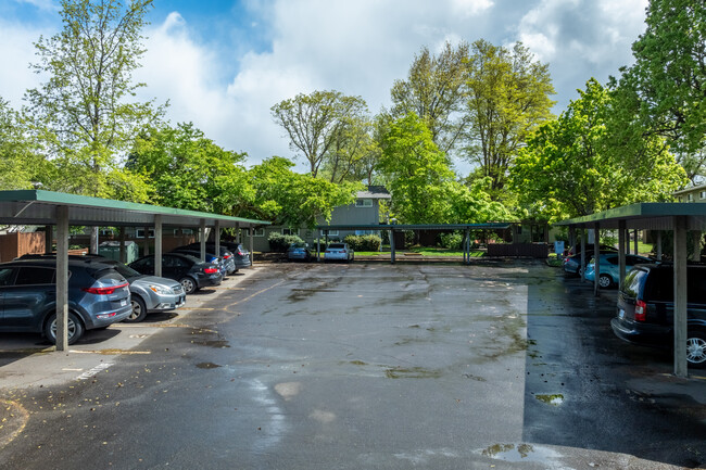 Westmoreland Village Condominiums in Eugene, OR - Building Photo - Building Photo