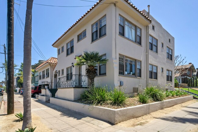 303 Brookes Ave in San Diego, CA - Building Photo - Building Photo