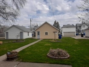 409 17th Ave in Moline, IL - Foto de edificio - Building Photo