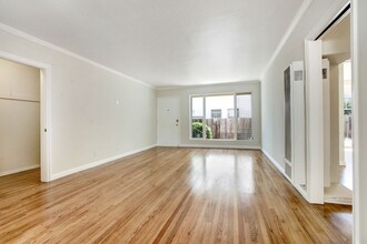 HOLT907 in Los Angeles, CA - Building Photo - Interior Photo