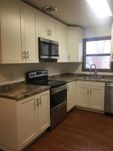 2017 Cameron Dr in Madison, WI - Foto de edificio - Building Photo