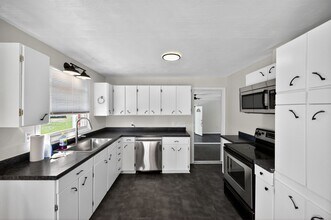 1580 N Honeycutt St in Benson, NC - Foto de edificio - Building Photo